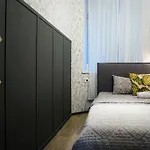 Bright Cozy In Quiet Center *
