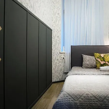 Bright Cozy In Quiet Center *