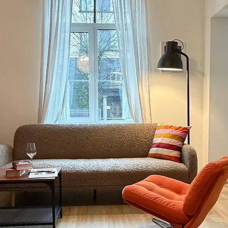 Bright Cozy In Quiet Center *