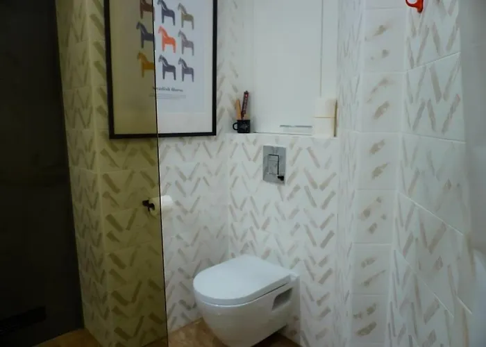 Bright Cozy In Quiet Center