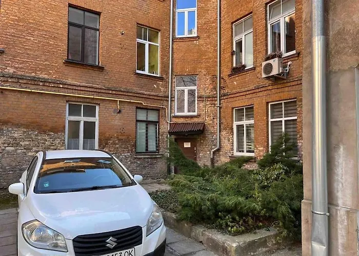 Bright Cozy In Quiet Center