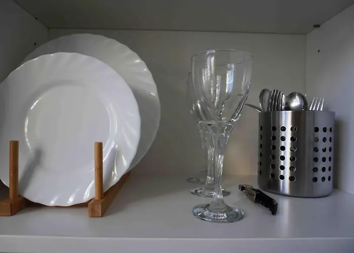 Bright Cozy In Quiet Center *