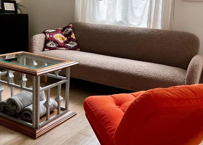 Bright Cozy In Quiet Center